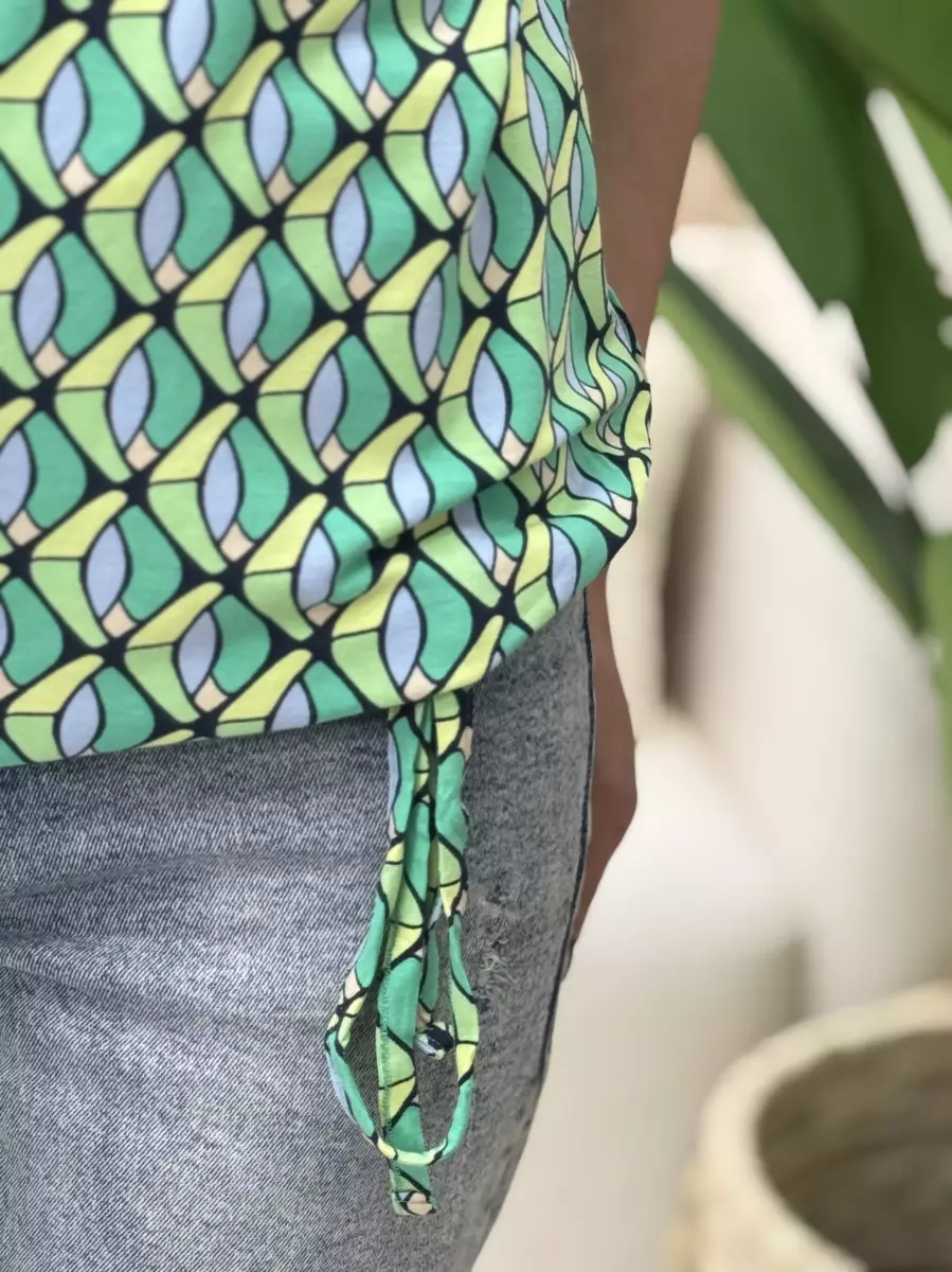 تیشرت طرح دار سبز بند دار