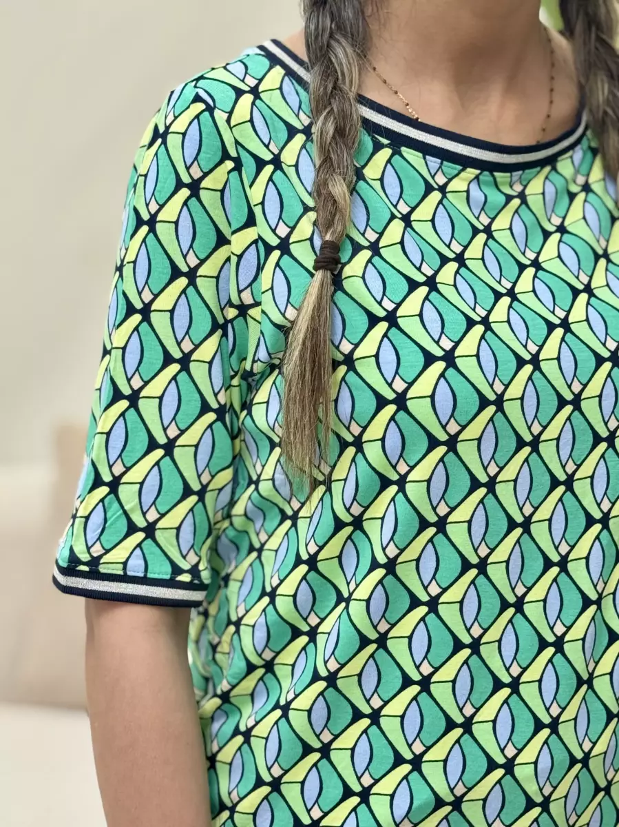 تیشرت طرح دار سبز بند دار