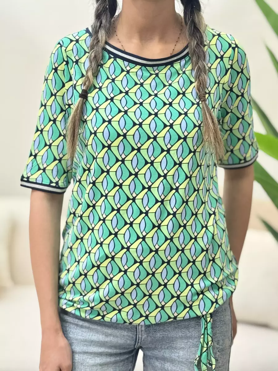 تیشرت طرح دار سبز بند دار