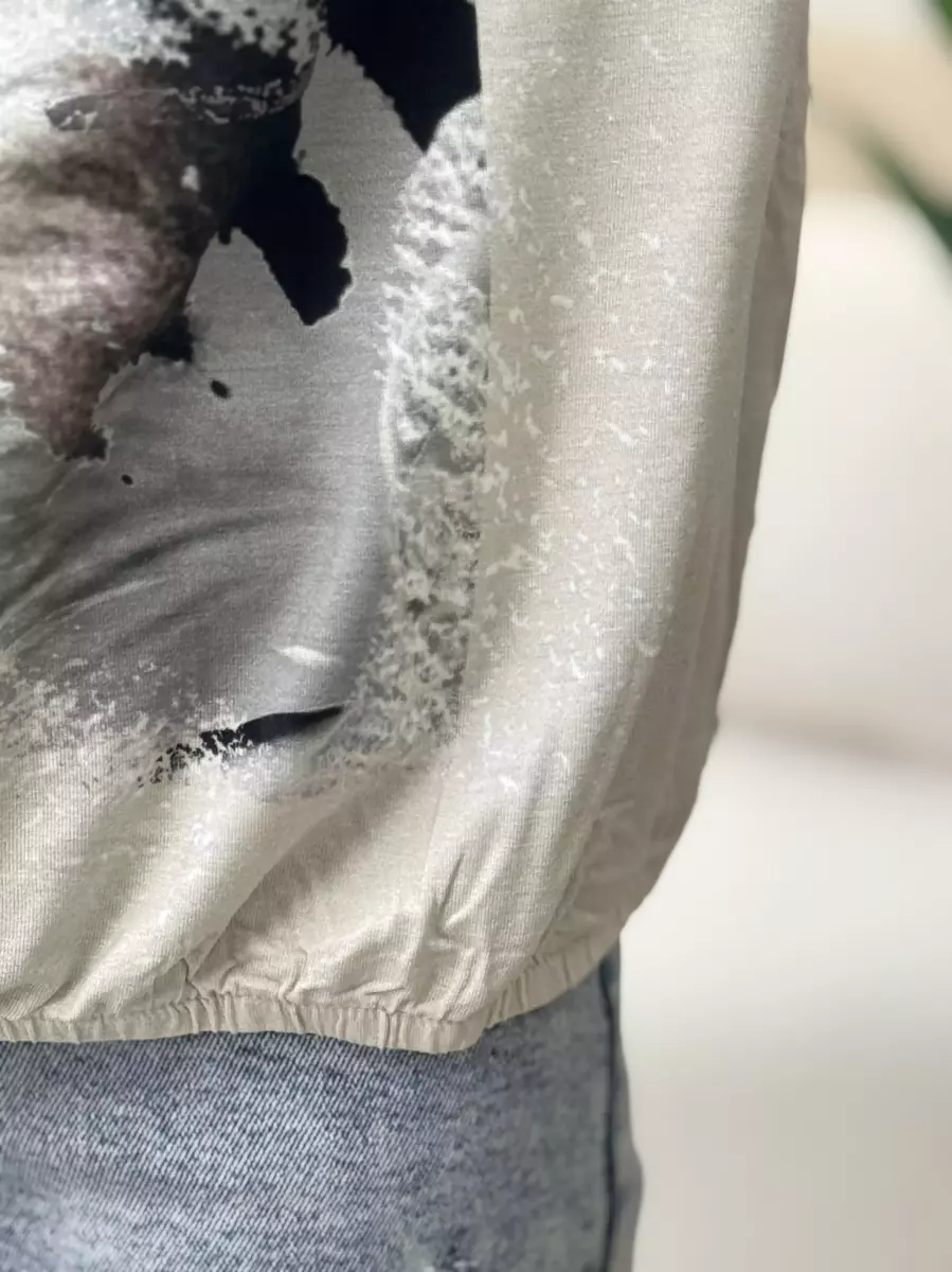 تیشرت طرح دار کرم مشکی