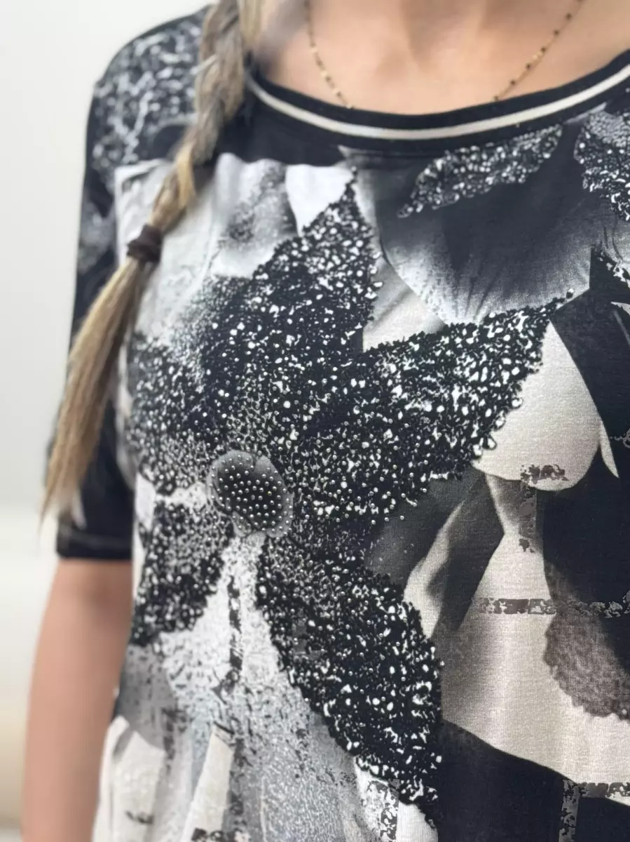 تیشرت طرح دار کرم مشکی