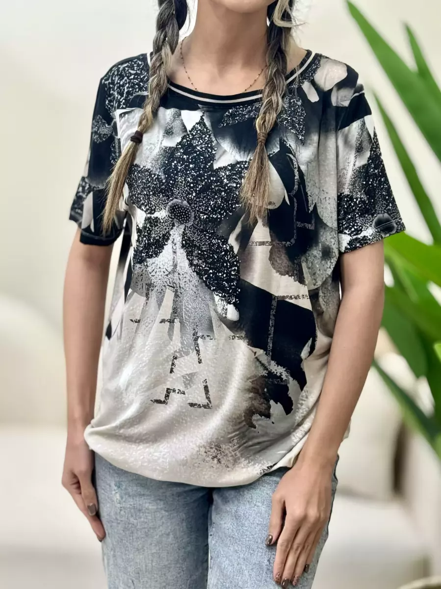 تیشرت طرح دار کرم مشکی