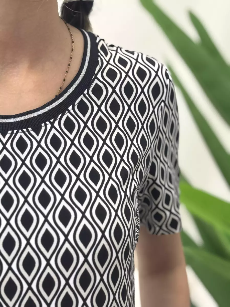 تیشرت ویسکوز طرح دار سفید مشکی