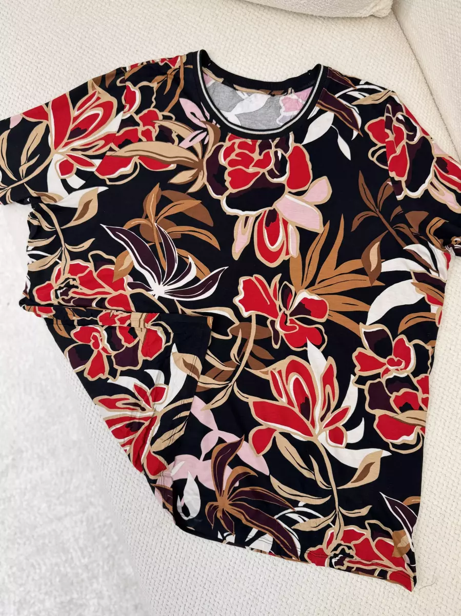 تیشرت مشکی طرح گل