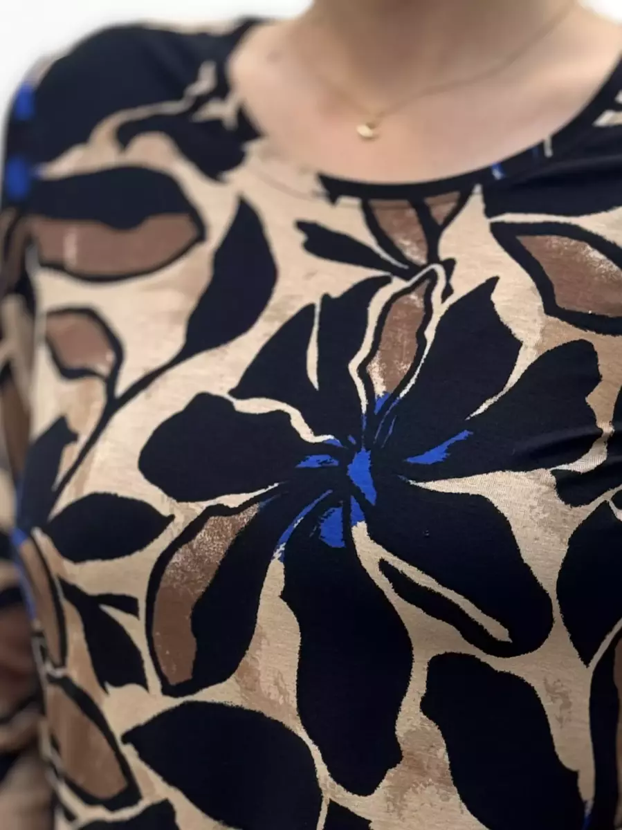 تیشرت آستین بلند مشکی طرحدار کرم