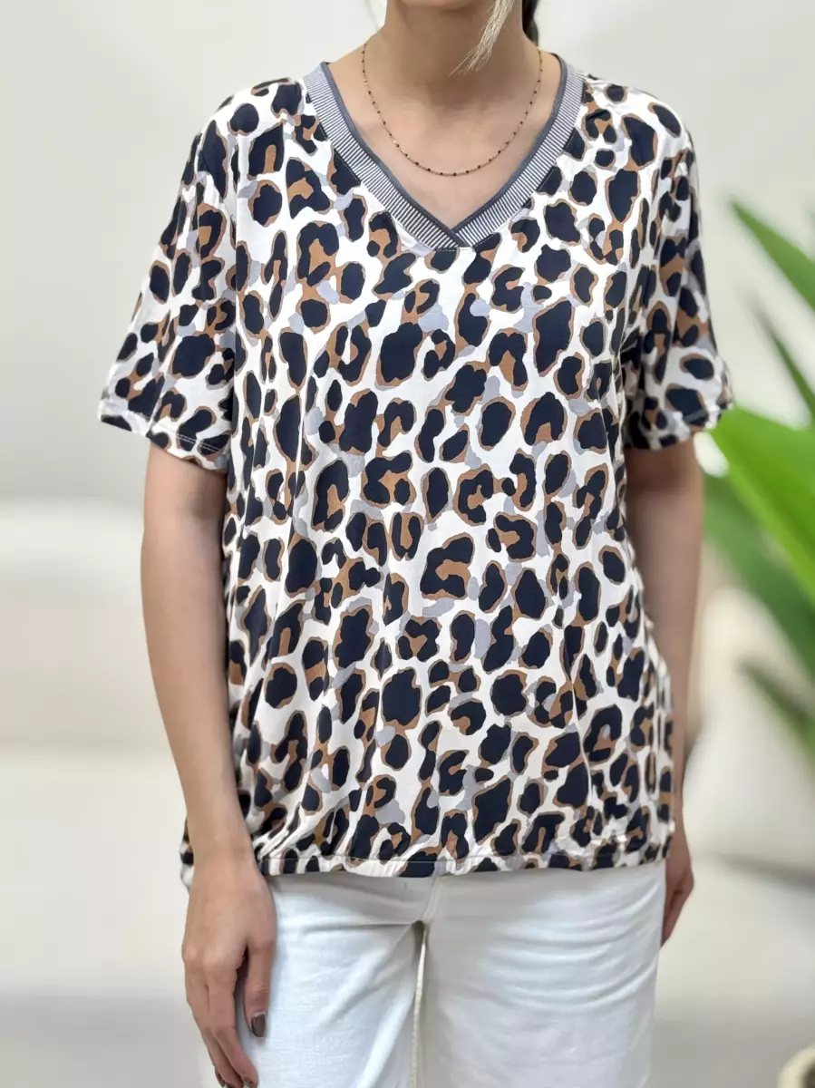 تیشرت یقه هفت پلنگی پایین کش