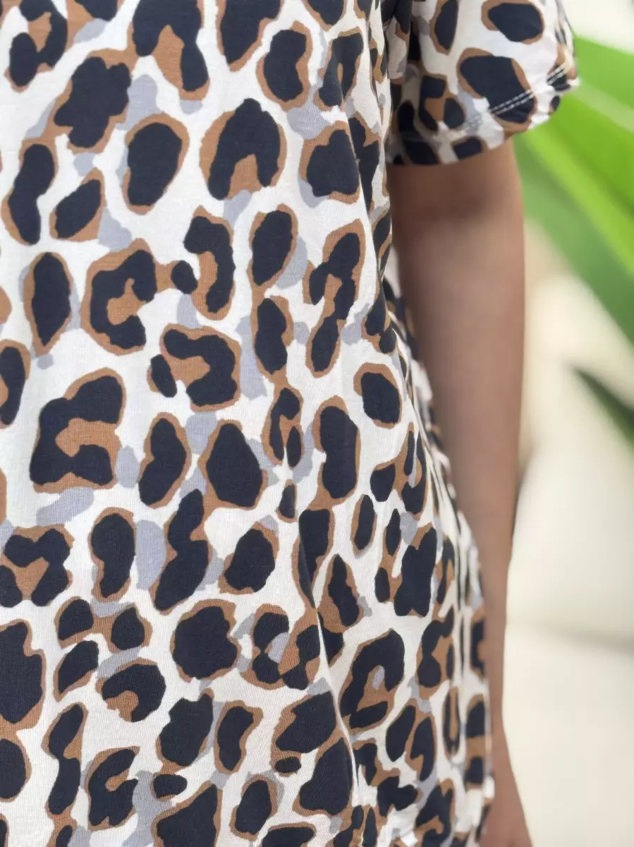 تیشرت یقه هفت پلنگی پایین کش