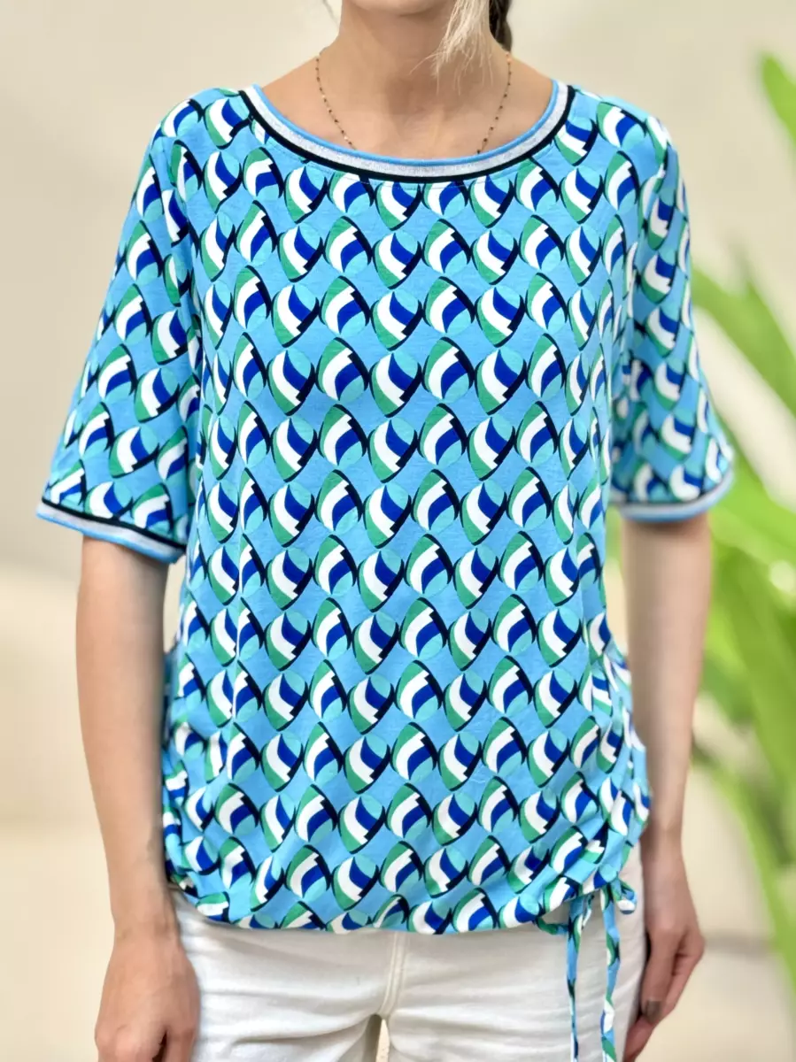 تیشرت ابی طرح دار