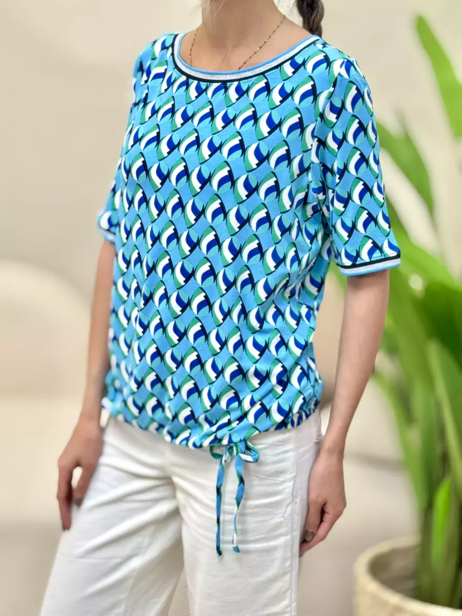 تیشرت ابی طرح دار