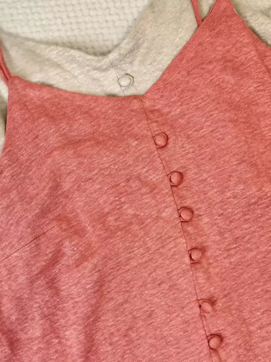 تاپ جلو دکمه گلبهی و کرم لینن