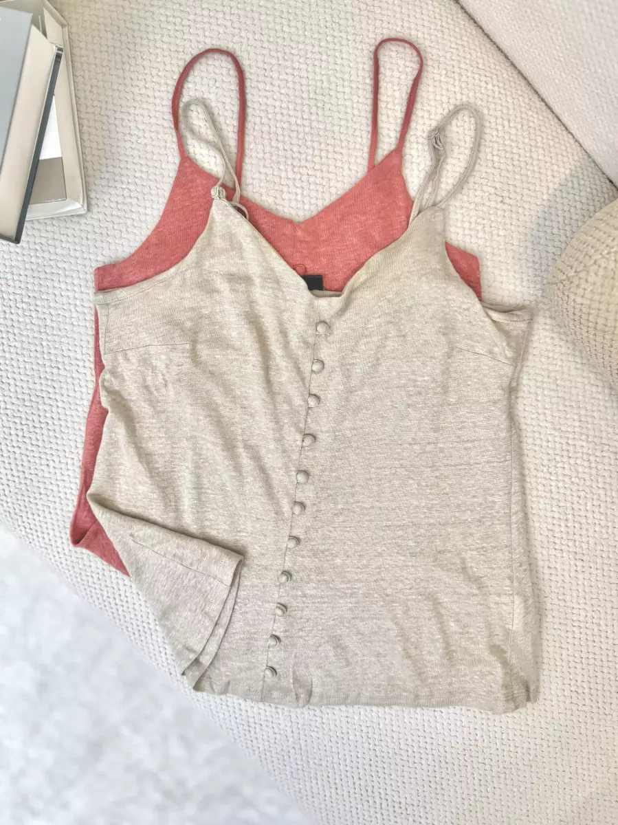 تاپ جلو دکمه گلبهی و کرم لینن