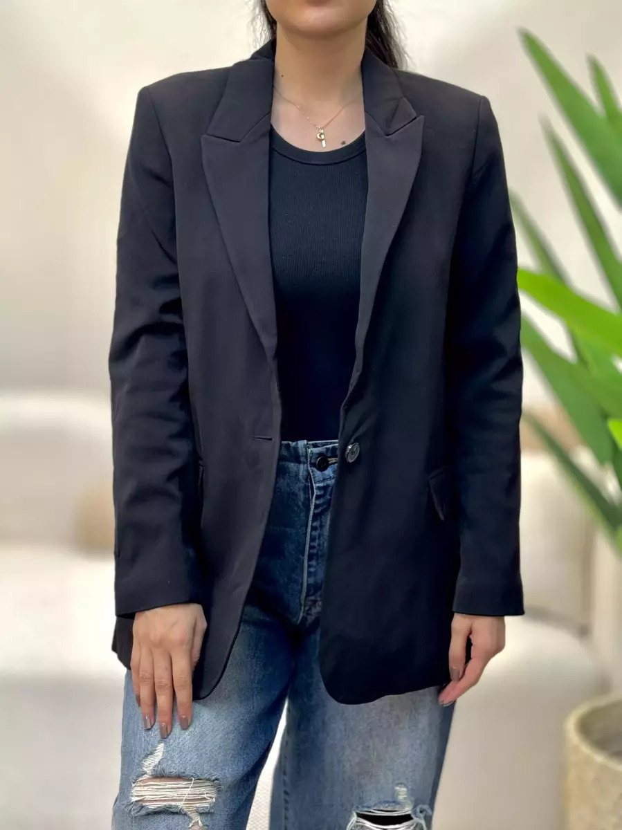 کت مشکی تک دکمه