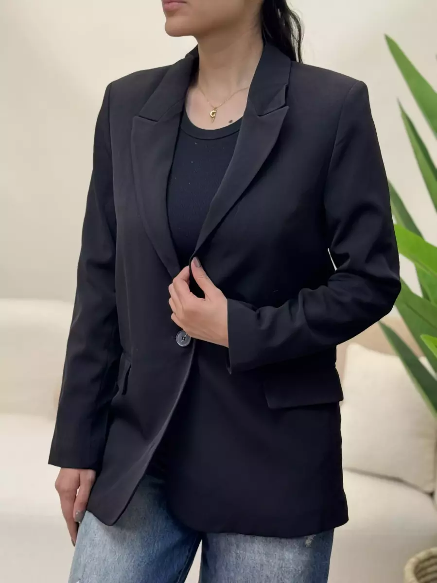 کت مشکی تک دکمه