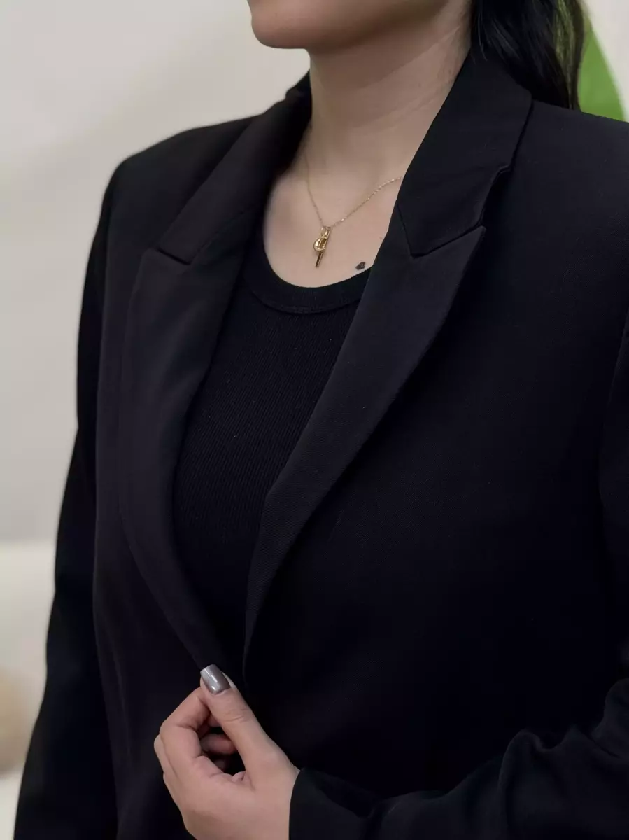 کت مشکی تک دکمه