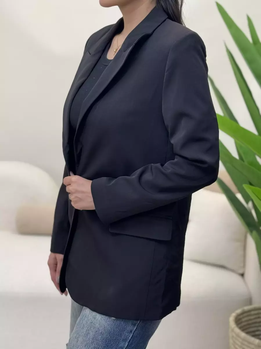 کت مشکی تک دکمه