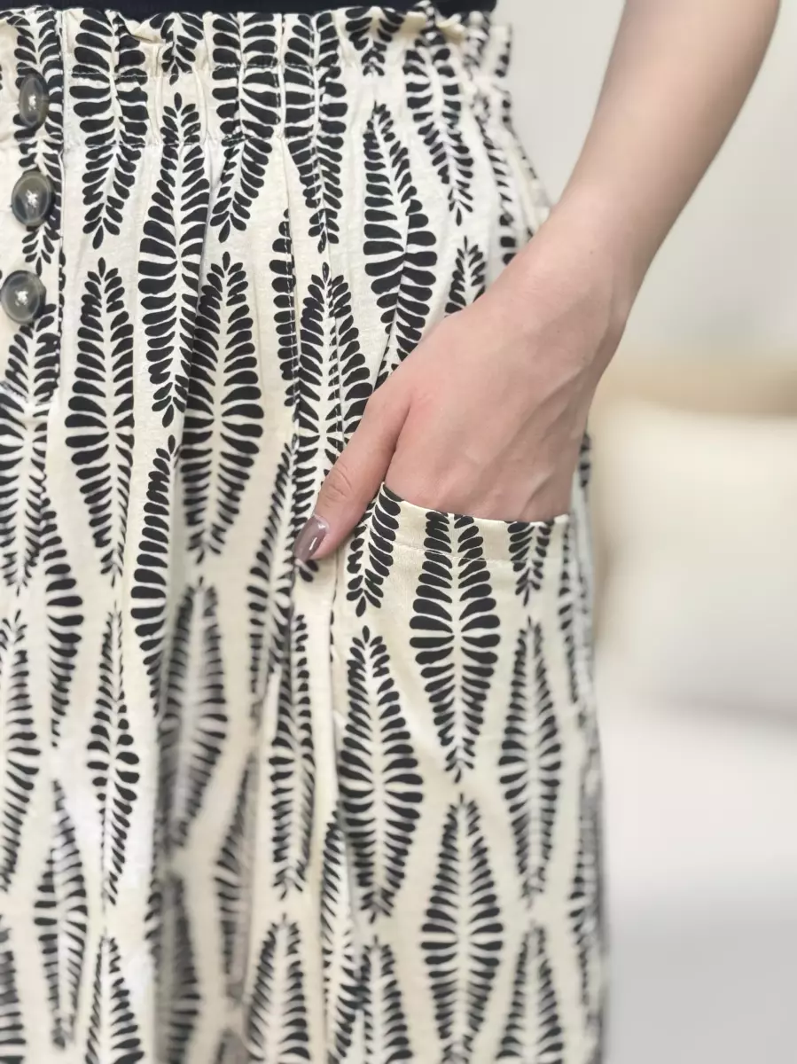 دامن طرح دار زمینه کرم