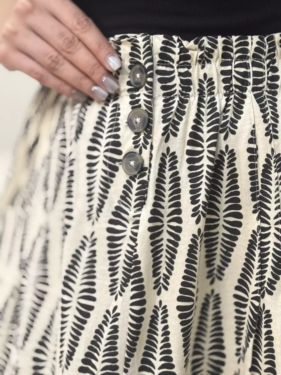 دامن طرح دار زمینه کرم