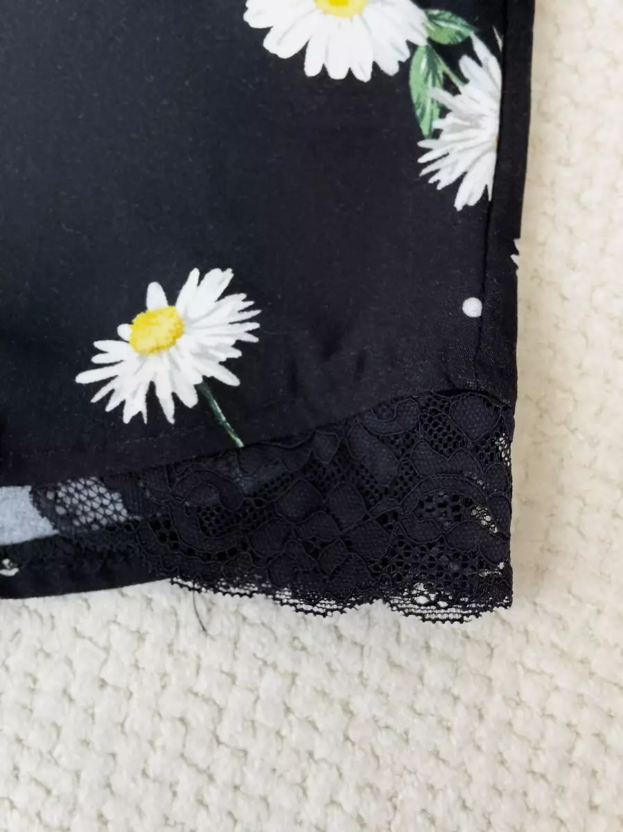 شلوارک مشکی طرح بابونه