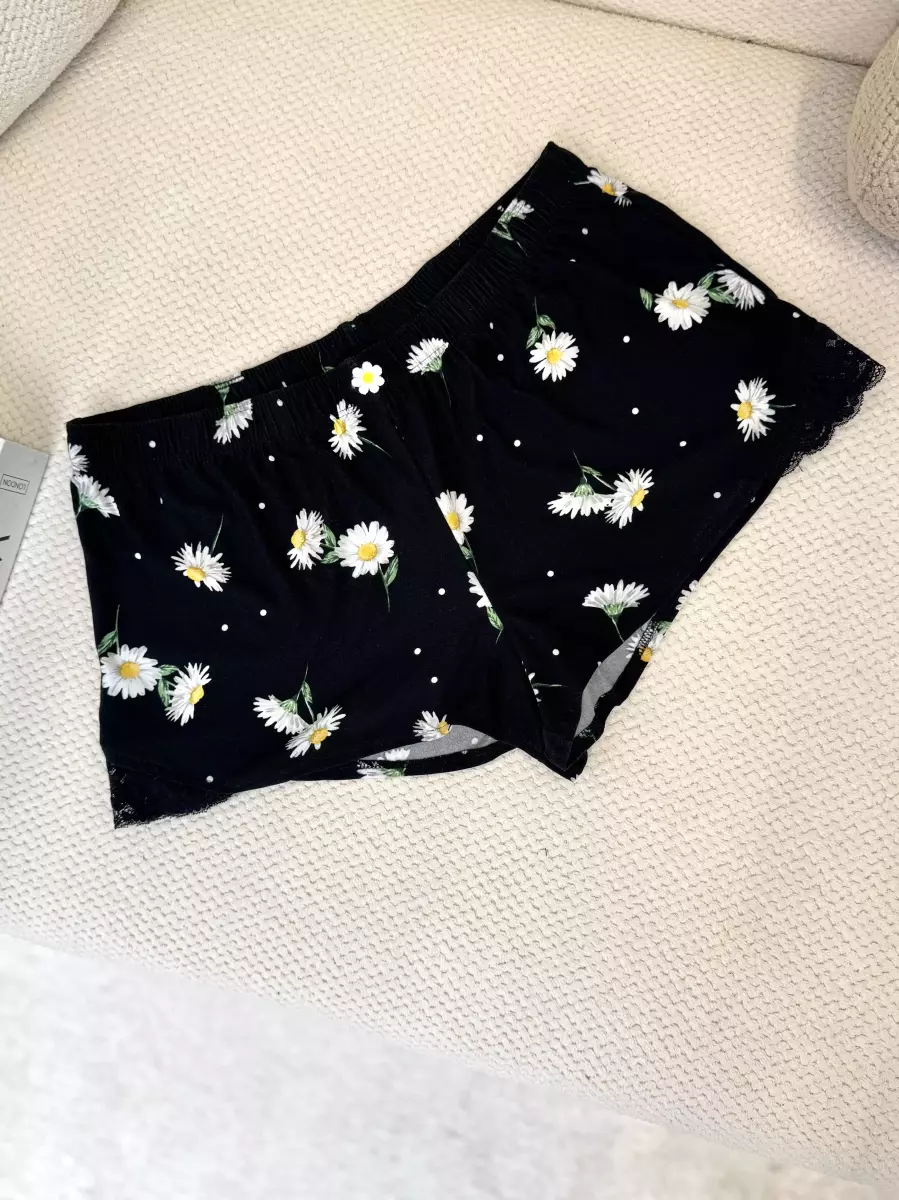 شلوارک مشکی طرح بابونه