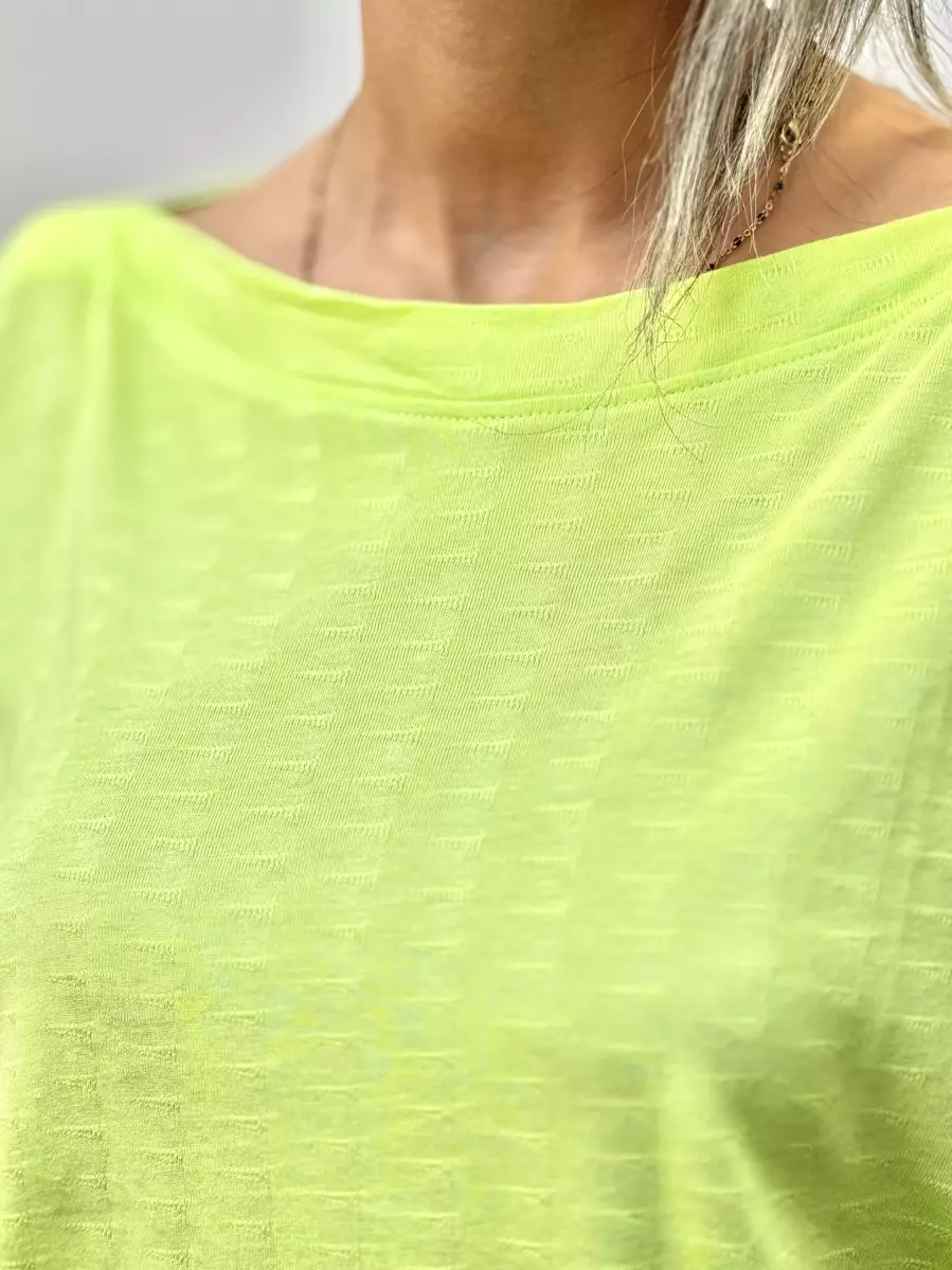 تیشرت سبز فسفری