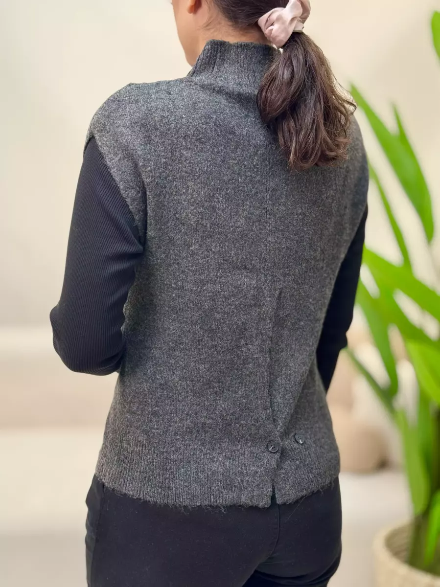 وست ذغالی پشت دکمه