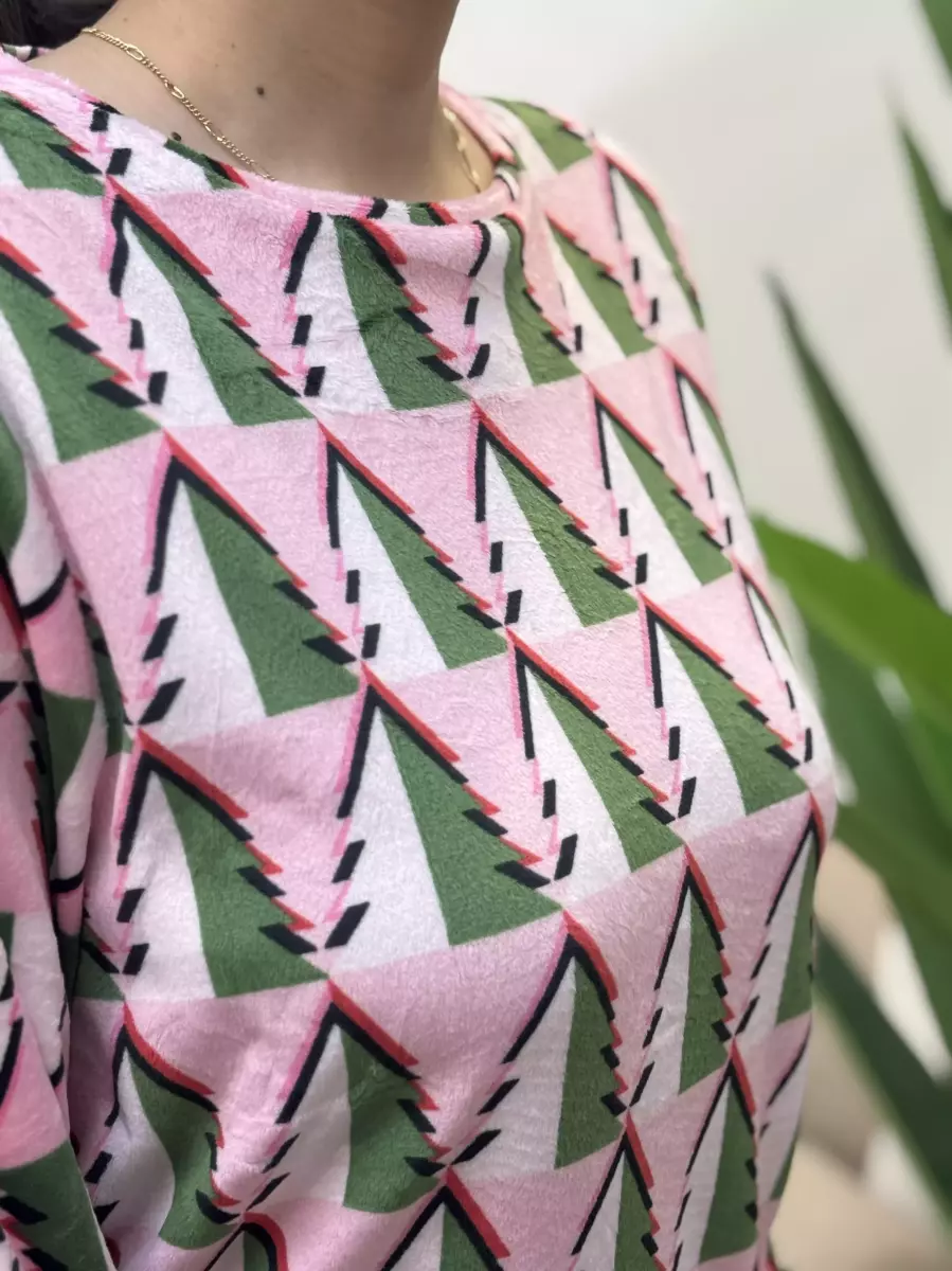 بلوز مخمل صورتی طرح کاج