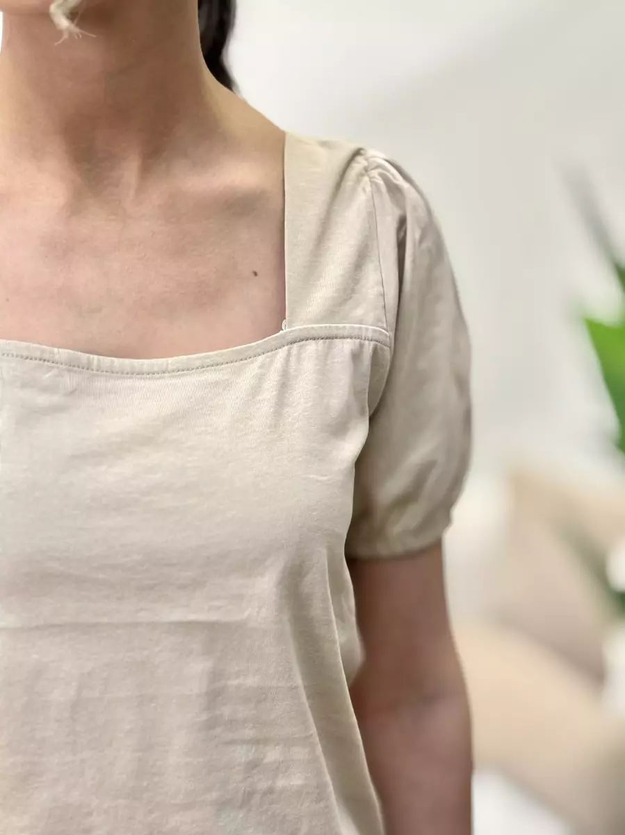 تیشرت یقه خشتی آستین کشی