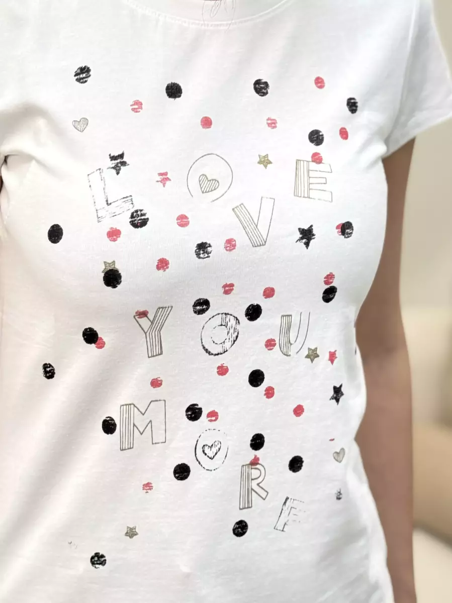 تیشرت سفید طرح love