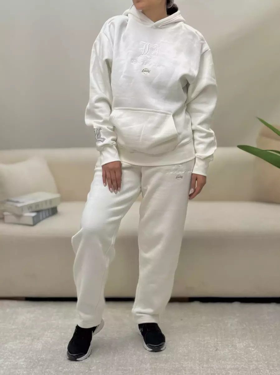 ست هودی و شلوار سفید