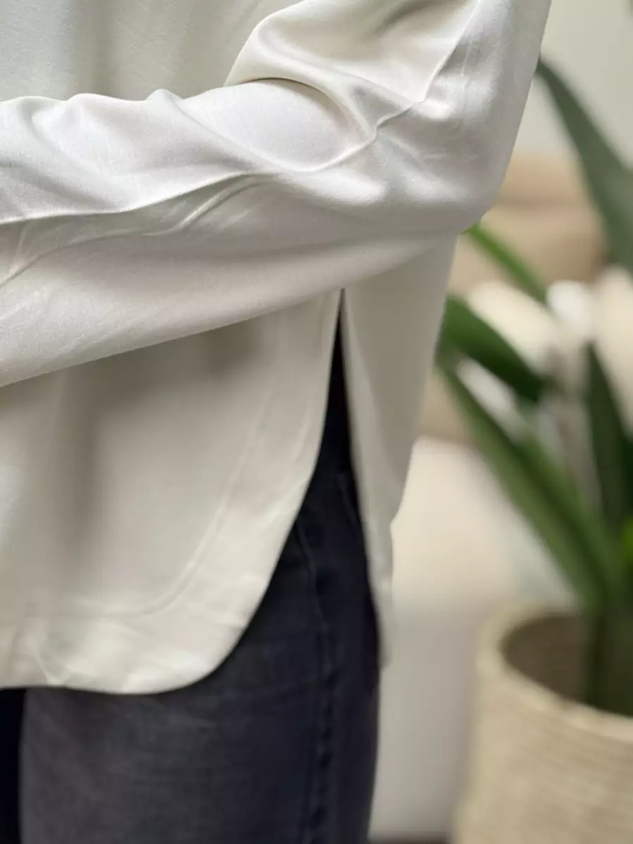 دورس ورزشی کرم یقه بند دار