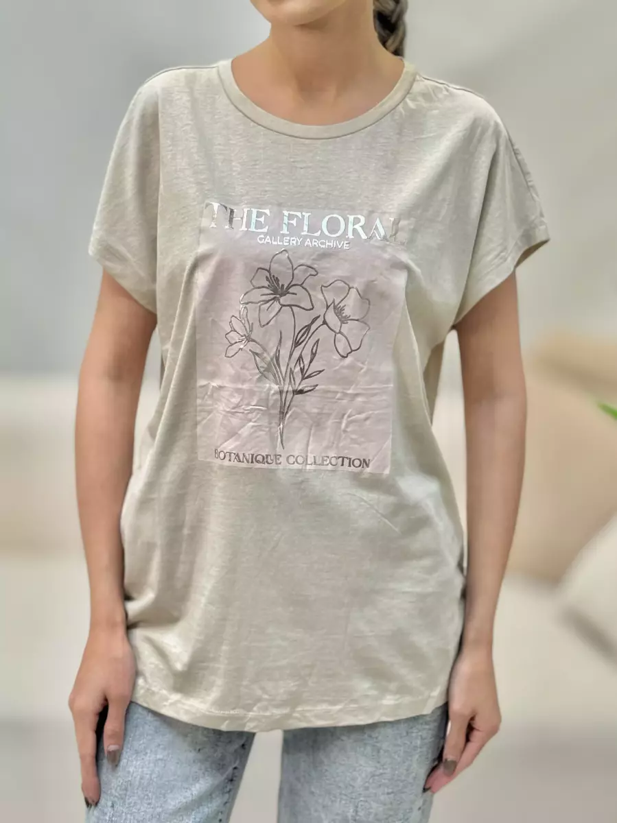 تیشرت کرم چاپ گل طلاکوب