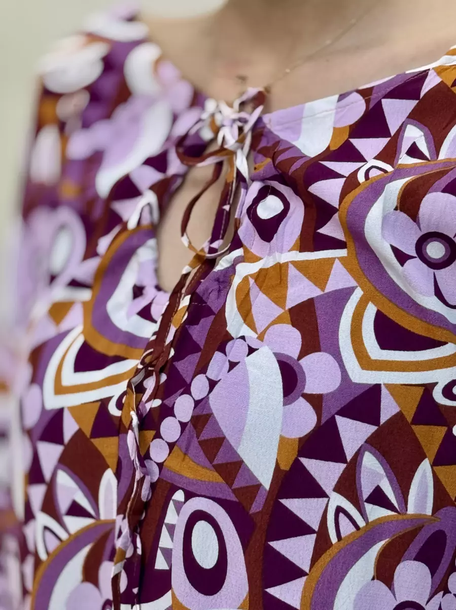 پیراهن بنفش طرحدار