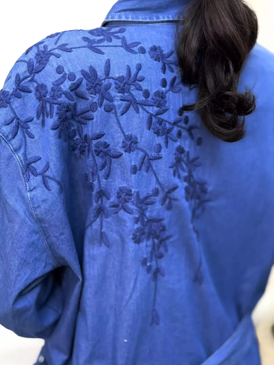 مانتوجین گلدوزیcharles