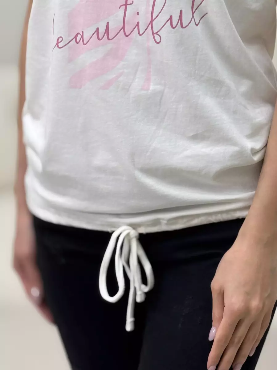 تیشرت شیری چاپ صورتی