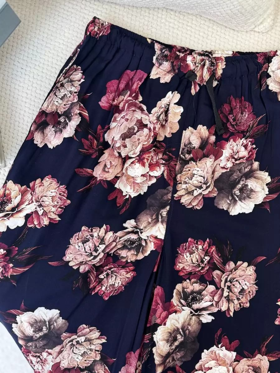 شلوارک حراجی زمینه سرمه ای