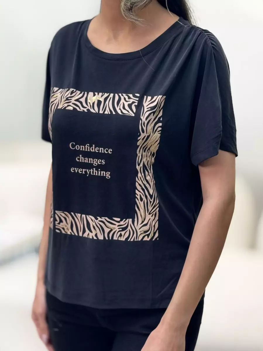 تیشرت سرشانه چین دار چاپ پلنگی