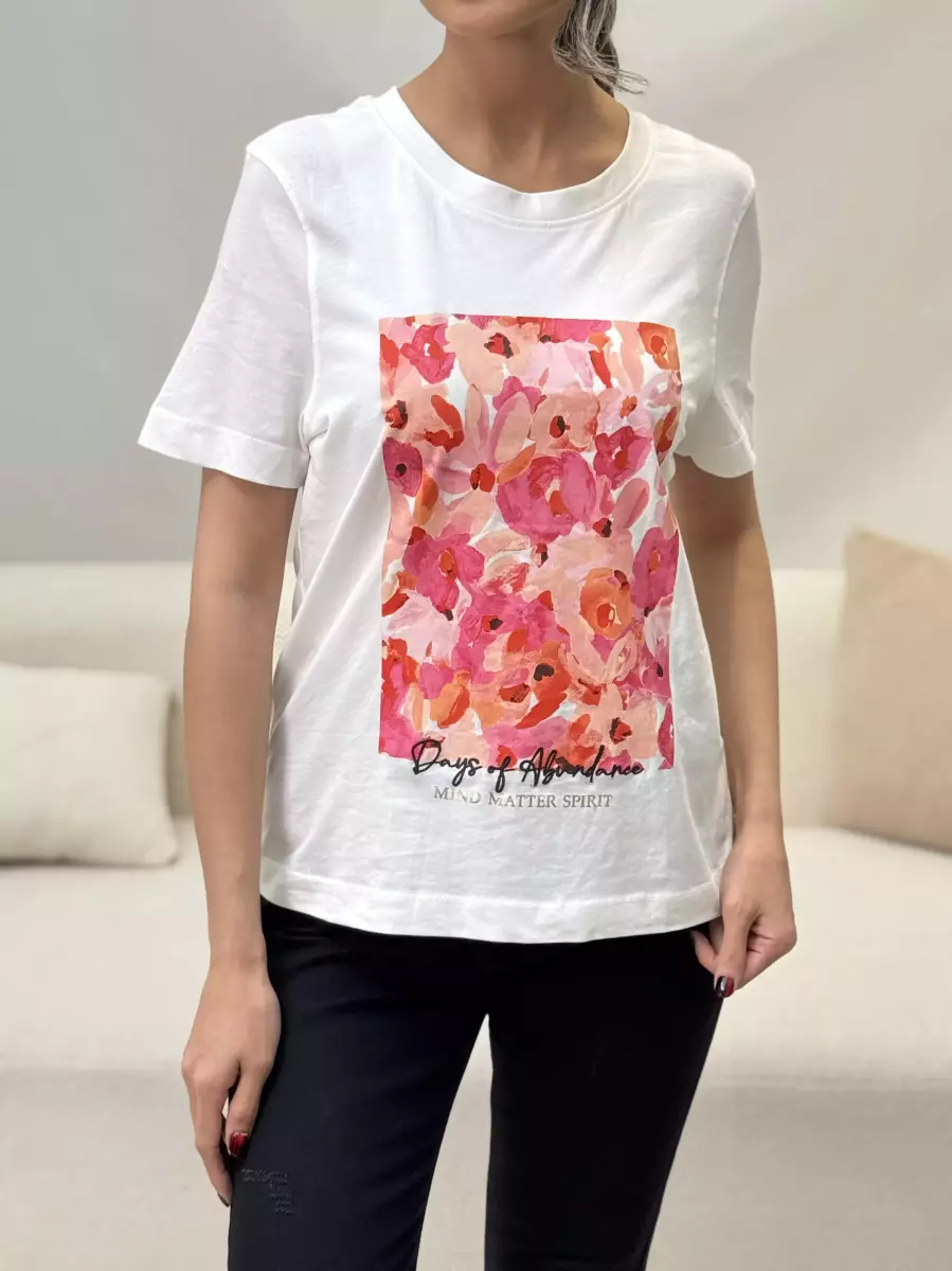 تیشرت سفید c&a چاپ گل رنگی گلدوزی شده