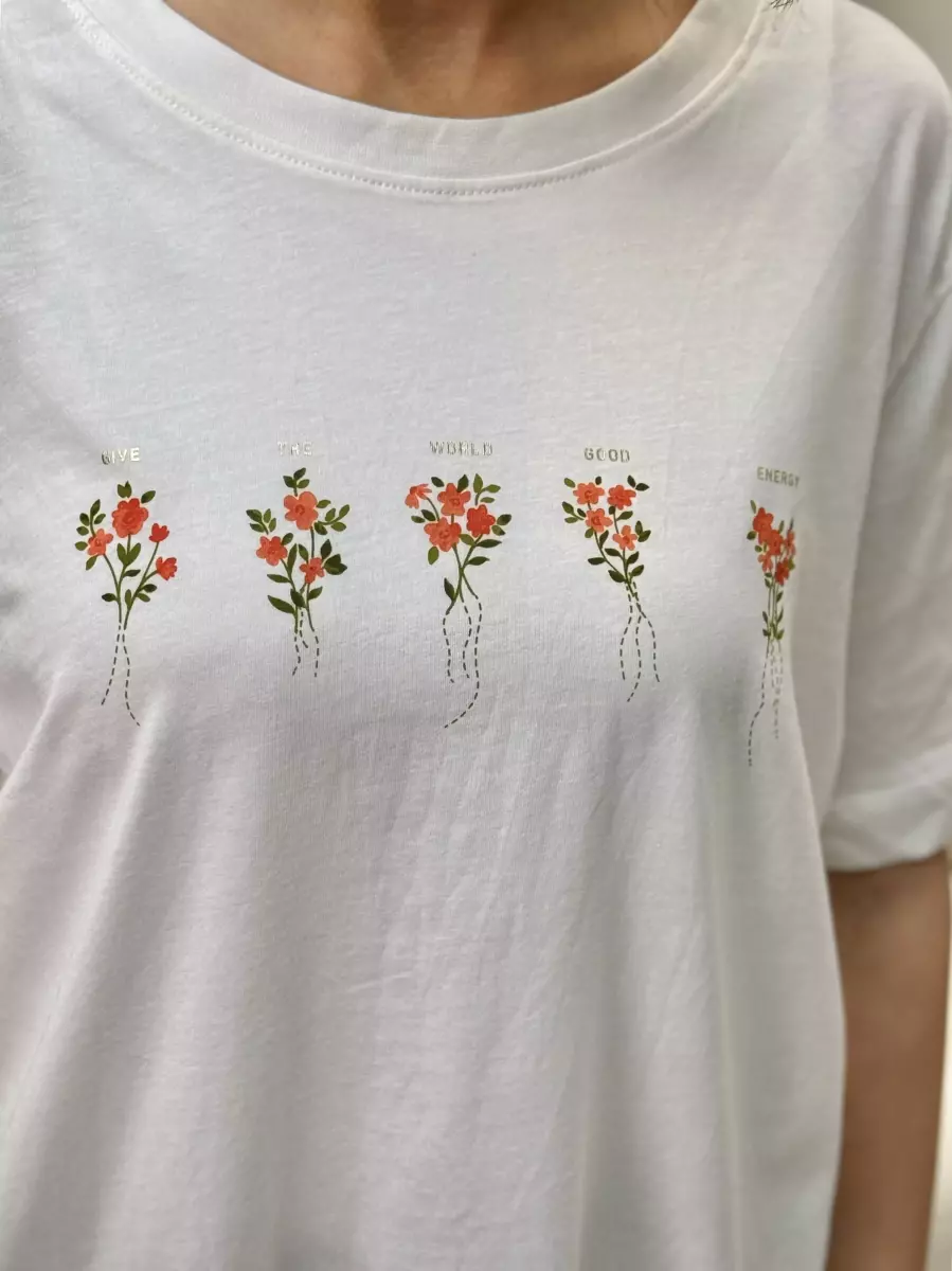 تیشرت طرح چند گل c&a