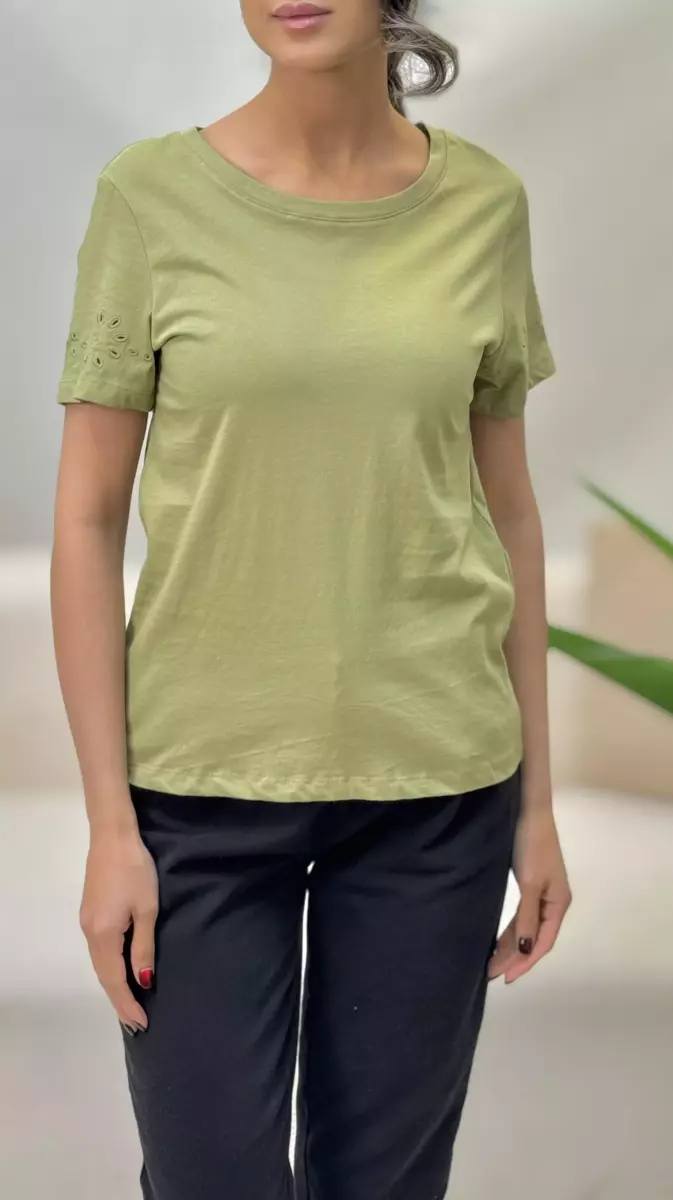 تیشرت آستین کار شده