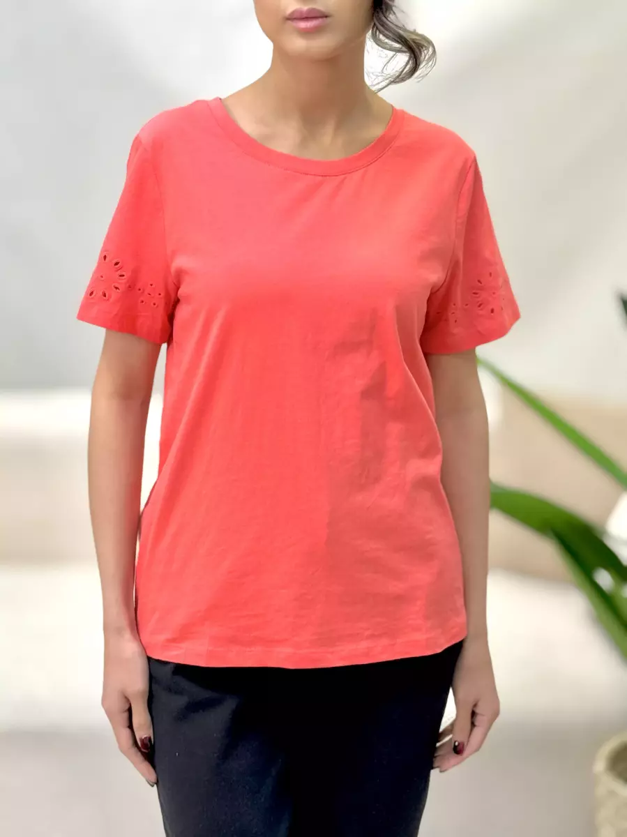 تیشرت آستین کار شده