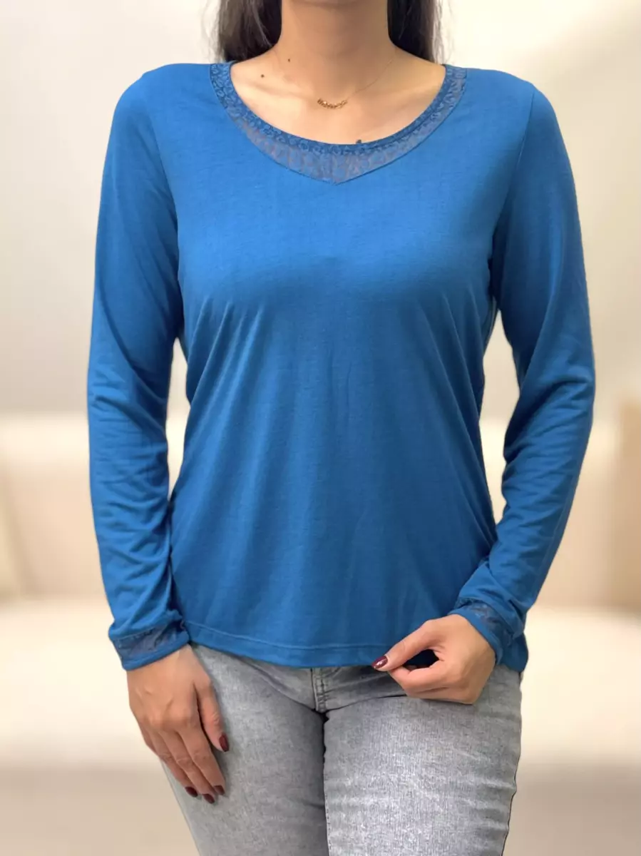 بلوز آستین بلند یقه توردار