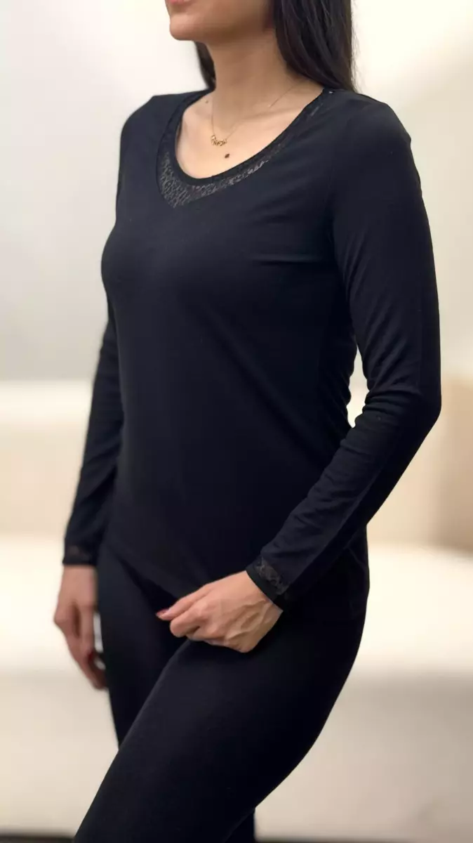 بلوز آستین بلند یقه توردار