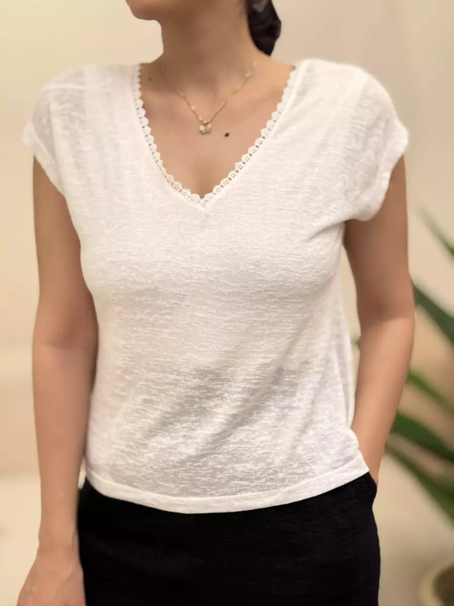 تیشرت یقه گیپور سبز/سفید.