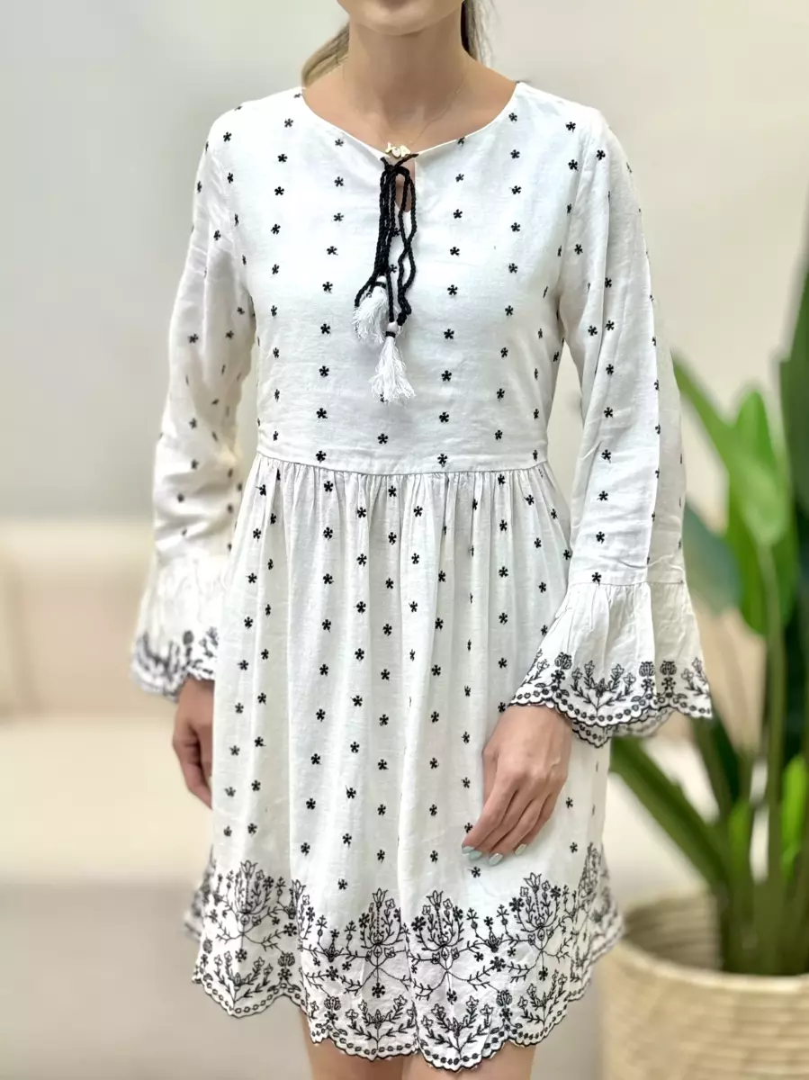 پیراهن سفید آستین بلند گلدوزی مشکی