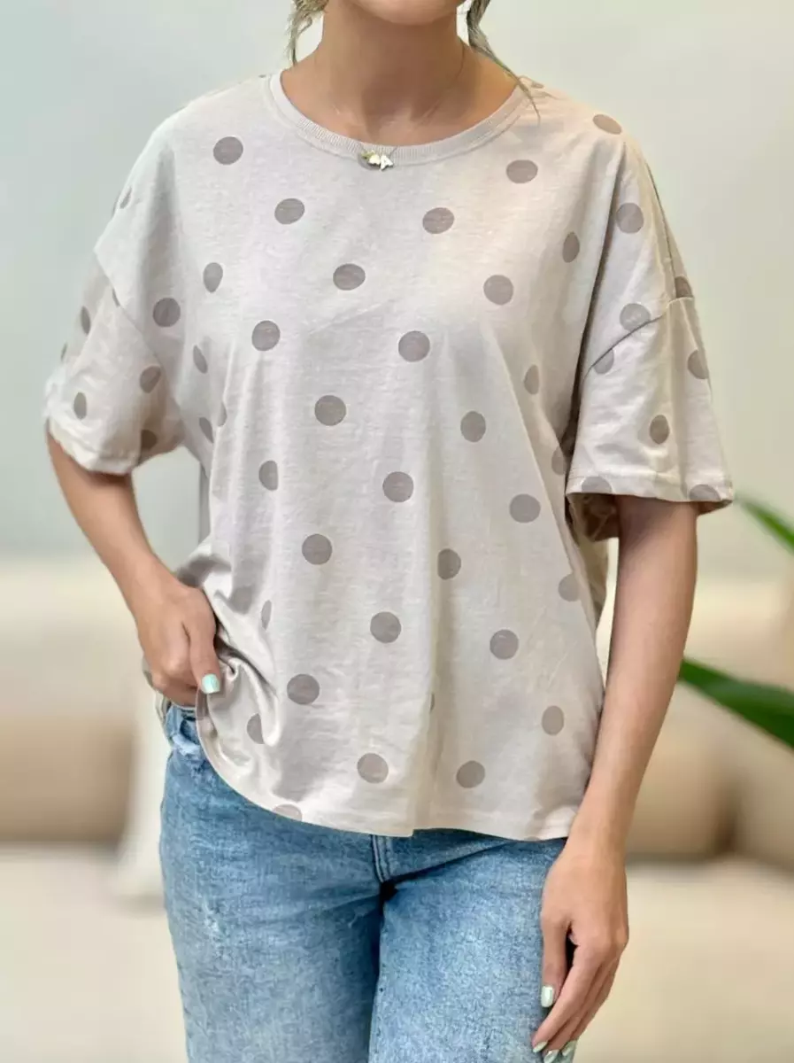 تیشرت کرم توپ توپی