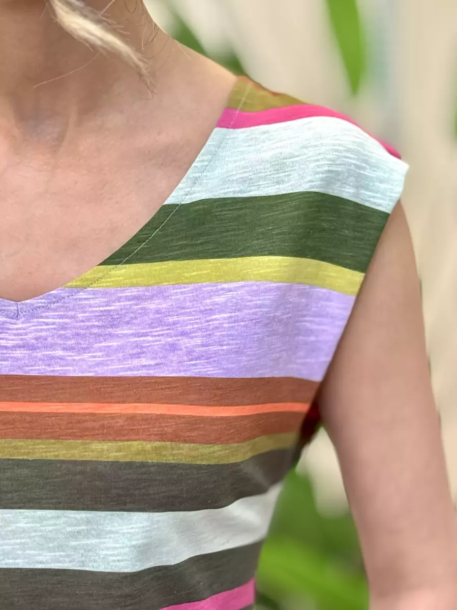 پیراهن راه راه رنگی