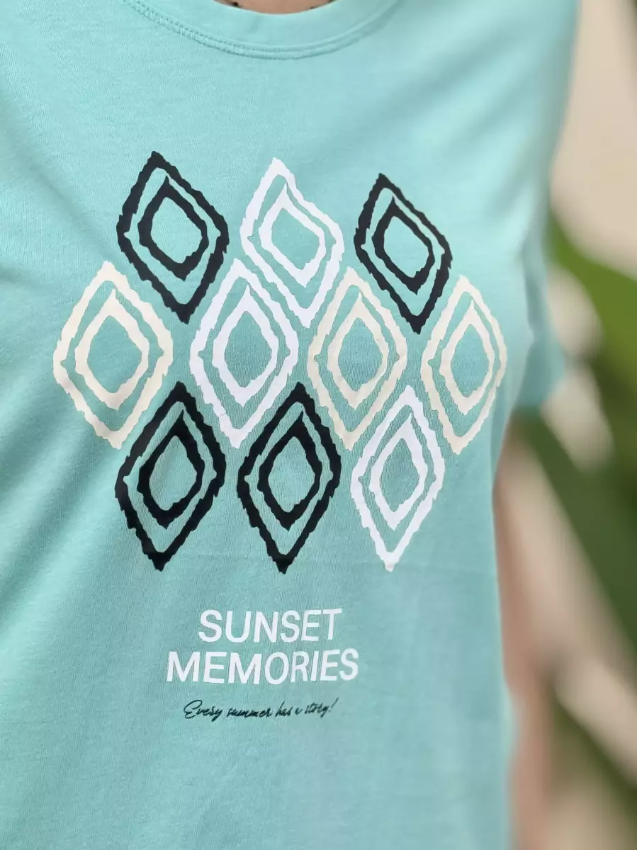 تیشرت طرح لوزی (سفید-سبز آبی)