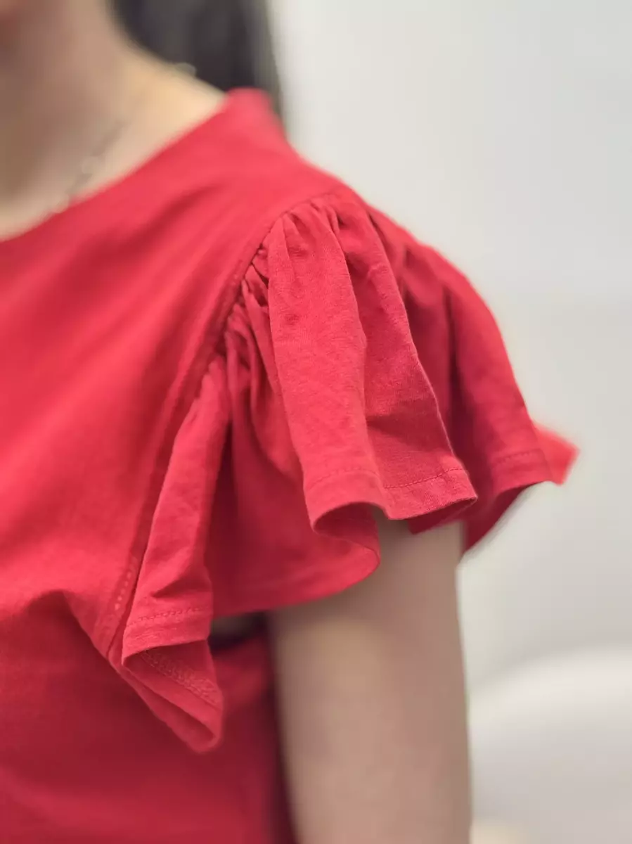 تیشرت آستین چین دار قرمز سفرا