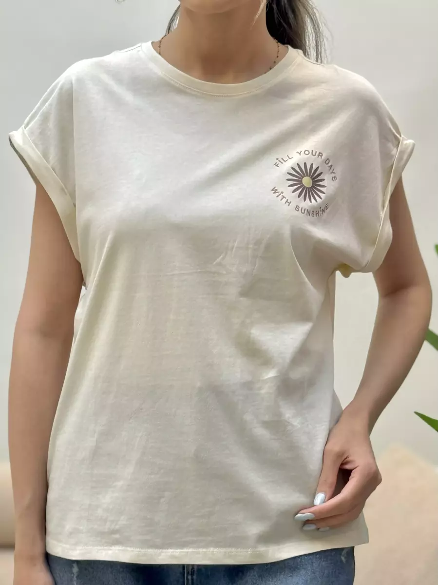 تیشرت طرح گل کرم و گلبهی