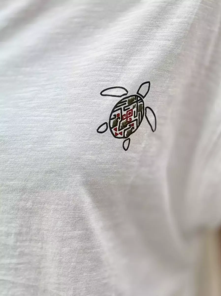 تیشرت طرح لاک پشت گلدوزی